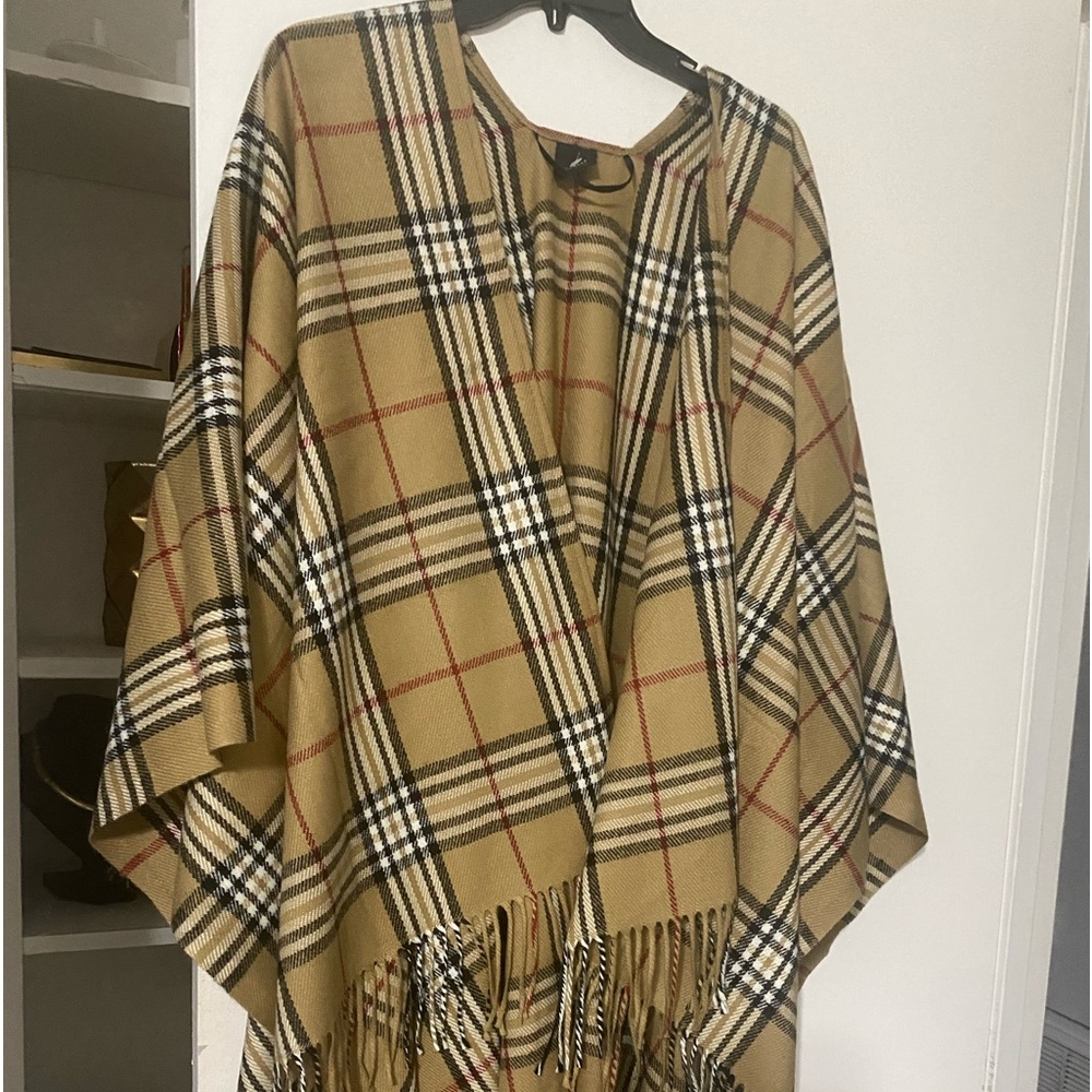Fashion warm shawl/poncho one size very chic never used fits all
